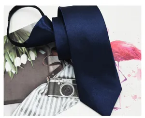 Corbata con cremallera azul oscura de hombre, corbata estrecha de satén para ocasiones formales.