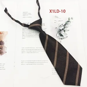 Cravatta JK a righe in jacquard di poliestere da donna, cravatta corta per studenti.