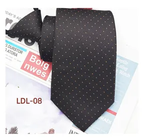 Men's business casual pre-tied zipper tie 7.5cm jacquard polka dot design detail view.