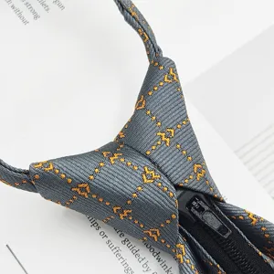 Cravatta uomo da lavoro con zip grigia con motivo geometrico giallo cravatta facile