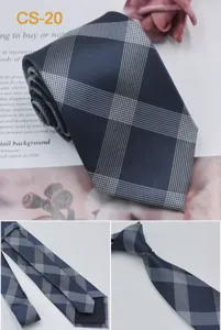 Vista dettagliata cravatta in seta, elegante motivo a quadri blu, cravatta formale da 8 cm.
