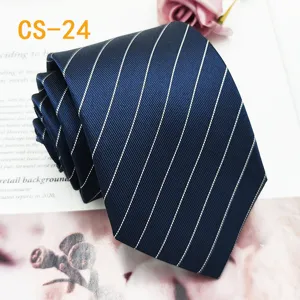 Cravatta da uomo classica in seta a righe blu scuro, cravatta formale per affari professionali.