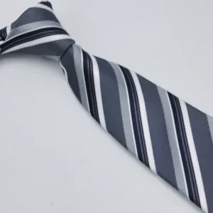 Cravatta uomo professionale da lavoro a righe classica formale vista principale elegante