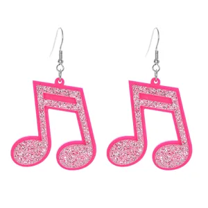 Rosa Glitzer Noten Acryl Ohrringe Detailansicht, stilvoller musikalischer Modeschmuck.