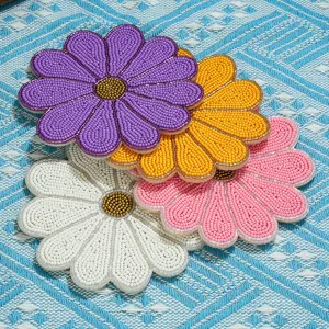 Set de posavasos artesanales de cuentas con diseño floral, manteles individuales para tazas.