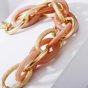 Modisches klobiges Kettenarmband mit rosa Acryl und goldenen Gliedern für Frauen neu