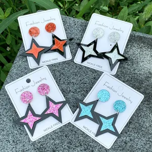 Modische Acryl Glitzer Stern Ohrringe für Damen, elegante und schicke Ohrstecker.