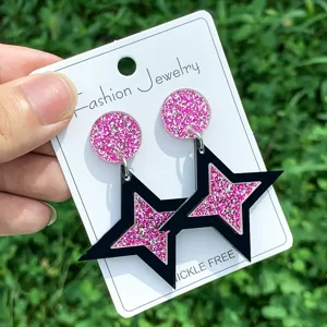 Rosa Glitzer Stern Acryl Ohrringe Detailansicht, stilvoller Modeschmuck für Damen Alltag.