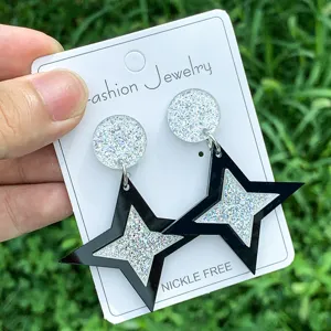 Glitzernde Acryl Stern Ohrringe, schicke schwarz silberne geometrische Damen Ohrhänger.