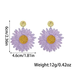 Lila Acryl Blumen Ohrringe mit Glitzer Mitte, stilvoller Gänseblümchen Ohrschmuck.
