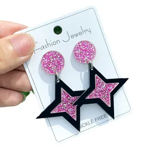 Glitzernde rosa schwarze Stern Acryl Ohrstecker fuer Damen modischer Modeschmuck Accessoire.