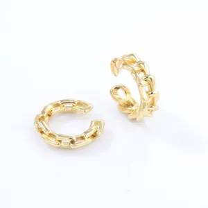 Goldfarbene Kettendesign C-foermige Ohrklemme Legierung minimalistischer Schmuck Detailansicht