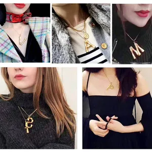 Extravagante geschmolzene geometrische Buchstaben Halskette für Damen kurze goldene Schlüsselbein Kette