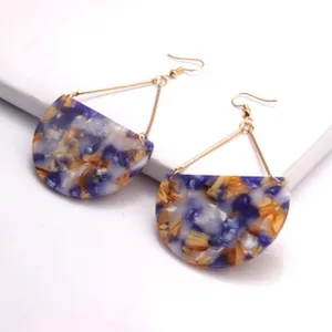 Retro Acetat Acryl Halbkreis Ohrringe für Damen, stilvolle Statement Modeschmuck.