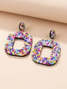 Bunte handgemachte Saatperlen geometrische Ohrstecker ethnischer Boho Stil Damen Schmuck Detail