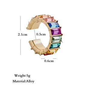 Goldfarbene Legierung Regenbogen Kristall Ohrklemme, stilvolle bunte Strass Ohrringe.
