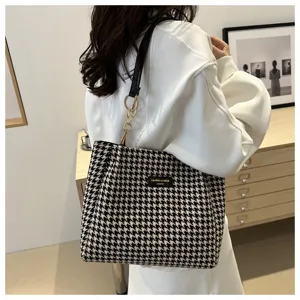Detailed shot of the retro houndstooth shoulder tote bag for women, perfect for daily commuting.