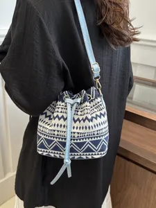 Borsa a secchiello in tela stile etnico da donna, elegante borsa a tracolla color block.