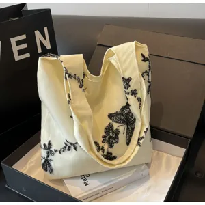 Beigefarbene Segeltuchtasche mit schwarzer Spitzen-Schmetterlingsstickerei, stylische Shopper Tasche.