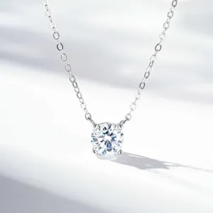 Classic four-prong solitaire moissanite necklace sparkling 1 carat pendant for women chic jewelry