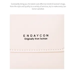 Detalle de bolso para teléfono de mujer ENDAYCON, cuero rosa claro y costuras limpias.