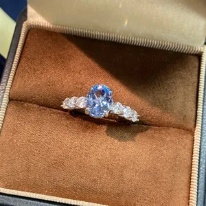 Elegante Anello in Argento Sterling 925 con Zaffiro Blu Creato in Laboratorio Ovale da Donna Anello a Fascia Geometrico con Strass Regalo Gioielli