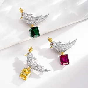 Spilla Uccello Su Una Roccia in Argento Sterling 925 Strass Intarsiato Pietra Preziosa Colorata Pin Animale per Banchetto Matrimonio
