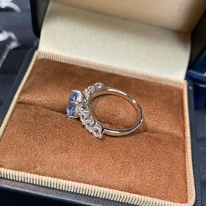 Anello in argento sterling con acquamarina coltivata Design di nicchia raffinato