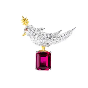 Spilla uccello in argento 925 con brillanti zirconi e pietra preziosa rosso rubino.