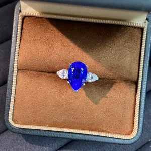 Lussuoso Anello in Argento Sterling 925 con Spinello di Cobalto Coltivato in Laboratorio Design a Tre Pietre Taglio a Pera per Donna