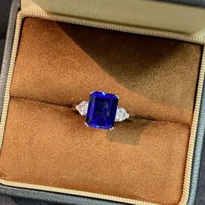 Anello in Argento Sterling 925 Con Zaffiro Blu Reale Creato in Laboratorio Rettangolo Tre Pietre Strass per Donna