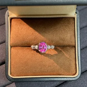 Anello in argento sterling S925 con gemma rosa, elegante gioiello ovale da donna.