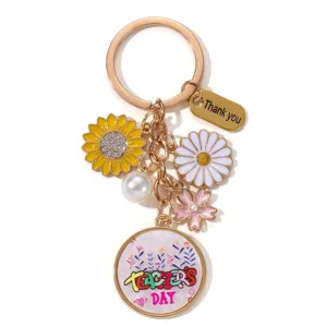 Lerarendag sleutelhanger met bloembedels, parel en 'Thank you' goudkleurig label