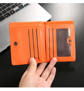 Herren Bifold Geldbörse Detailansicht mit mehreren Kartenfächern und orangefarbenem Leder.
