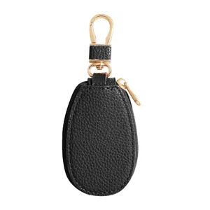 Mini schwarzes Leder Autoschluessel Etui mit goldfarbenem Metallhaken und Reissverschluss.