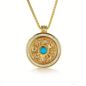 Exquisito collar con colgante de brújula giratoria bañado en oro de 24K con turquesa y cristales.