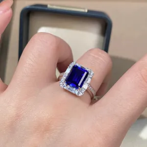 Anello zaffiro blu reale sintetico argento S925, elegante gioiello taglio smeraldo donna.