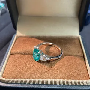 anillo de plata de ley 925 con topacio paraiba ovalado joya elegante y brillante