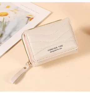 Details van minimalistische korte damesportemonnee, beige muntenbeurs met rits.