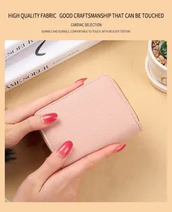 Petit porte-carte portefeuille en cuir PU rose avec fermeture eclair pour femme minimaliste.