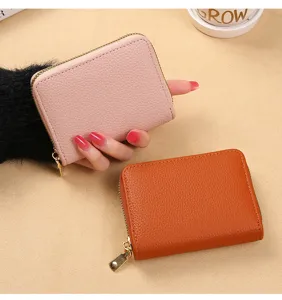 Porte-cartes et porte-monnaie zippé compact en cuir PU avec un design de couleur unie.