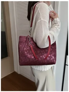Large capacity women shoulder tote bag with stylish digital print and chic chain strap.