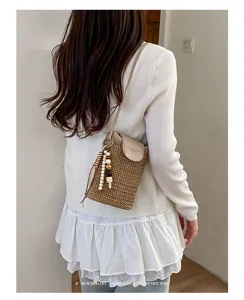 Bolso cruzado de paja tejida para mujer bolso de hombro vintage con dije de abalorios