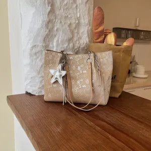 Khaki large capacity tote bag with digital print and star pendant for women daily commuting