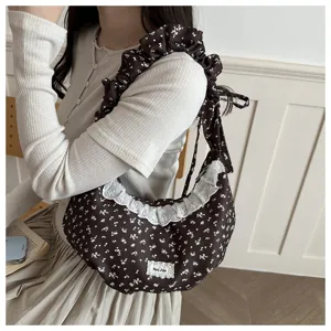 Borsa a tracolla floreale arricciata con bordo in pizzo, borsa hobo dolce per uso quotidiano.