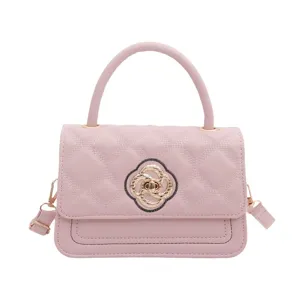 Schicke rosa gesteppte Damen Handtasche mit Griff und Schultergurt, elegante modische Umhängetasche.