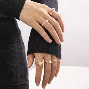 Bague en Cuivre Perle Artificielle Géométrique Vintage Français Élégante Bague Ouverte Réglable Or avec Gland pour Femmes Bijoux Quotidiens