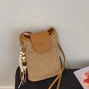 Bolso cruzado de paja tejida para mujer, bolso retro de cuero PU con solapa y cuentas de madera.