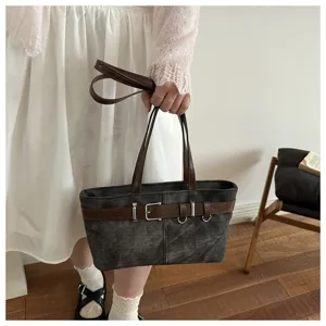 Bolso de hombro retro de lona para mujer, elegante bolso gris con detalle de cinturón chic.