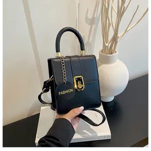 Minimalistische zwarte vierkante crossbody tas voor dames, stijlvol handvat bag.